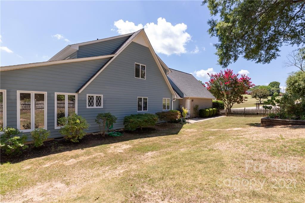 400 North Roxford Road Kings Mountain, NC 28086 - Photo 5 of 34 Gallery Image 5
