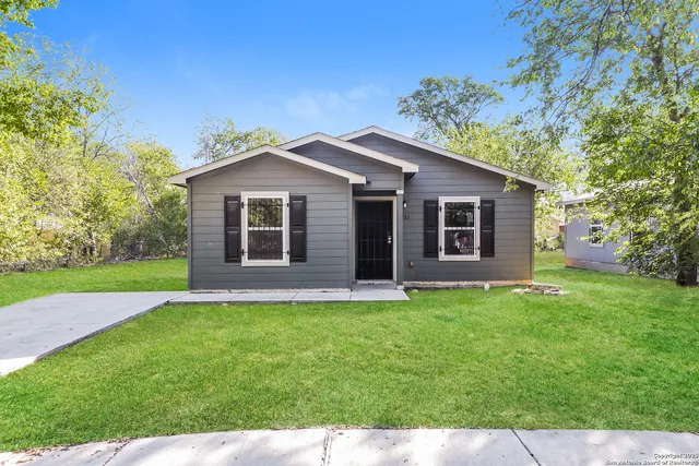 a view of a house with a yard