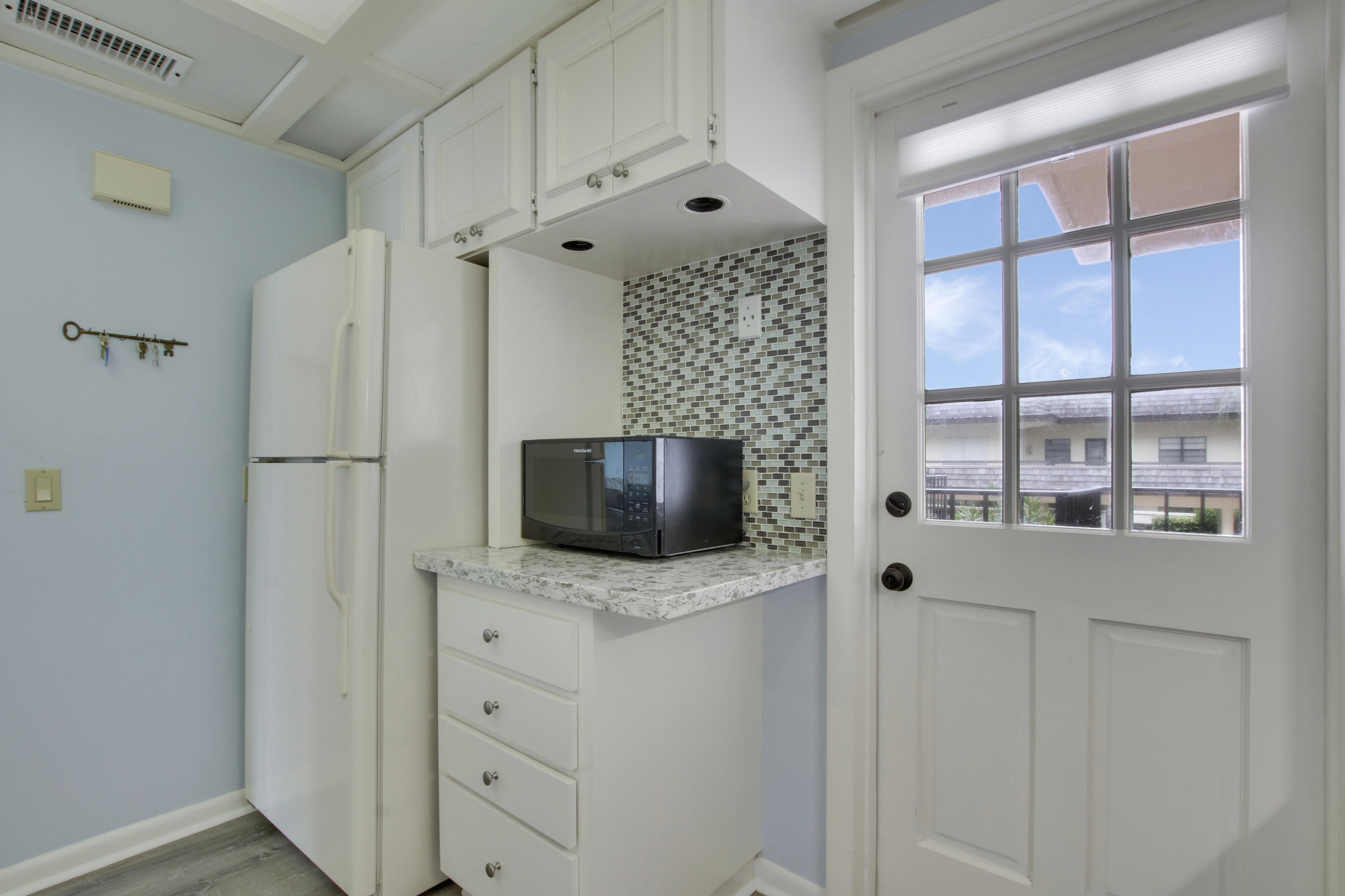 225 South Beach Road, Unit 203 Tequesta, FL 33469 - Photo 12 of 28 Kitchen (4)