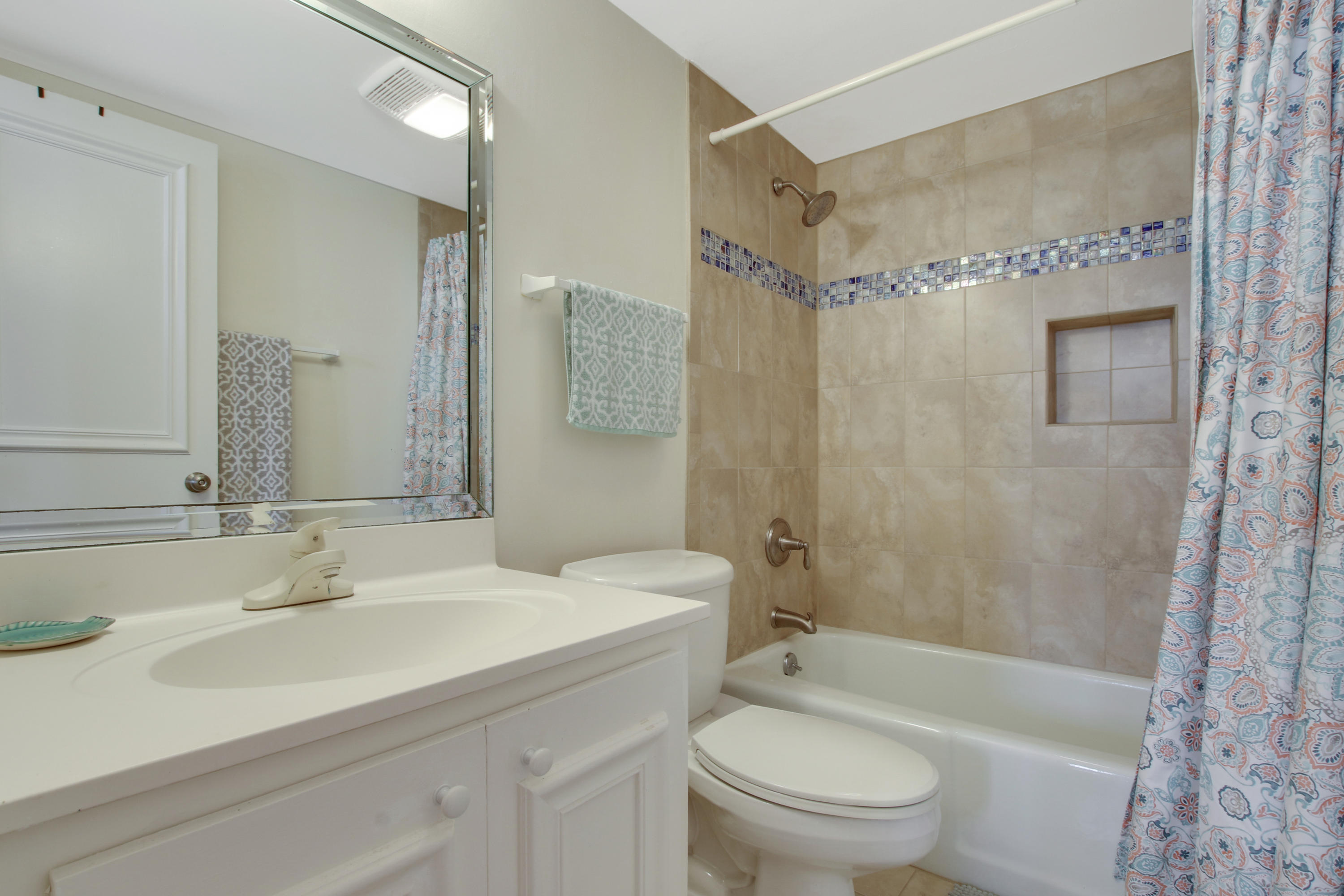 225 South Beach Road, Unit 203 Tequesta, FL 33469 - Photo 20 of 28 Bathroom 2