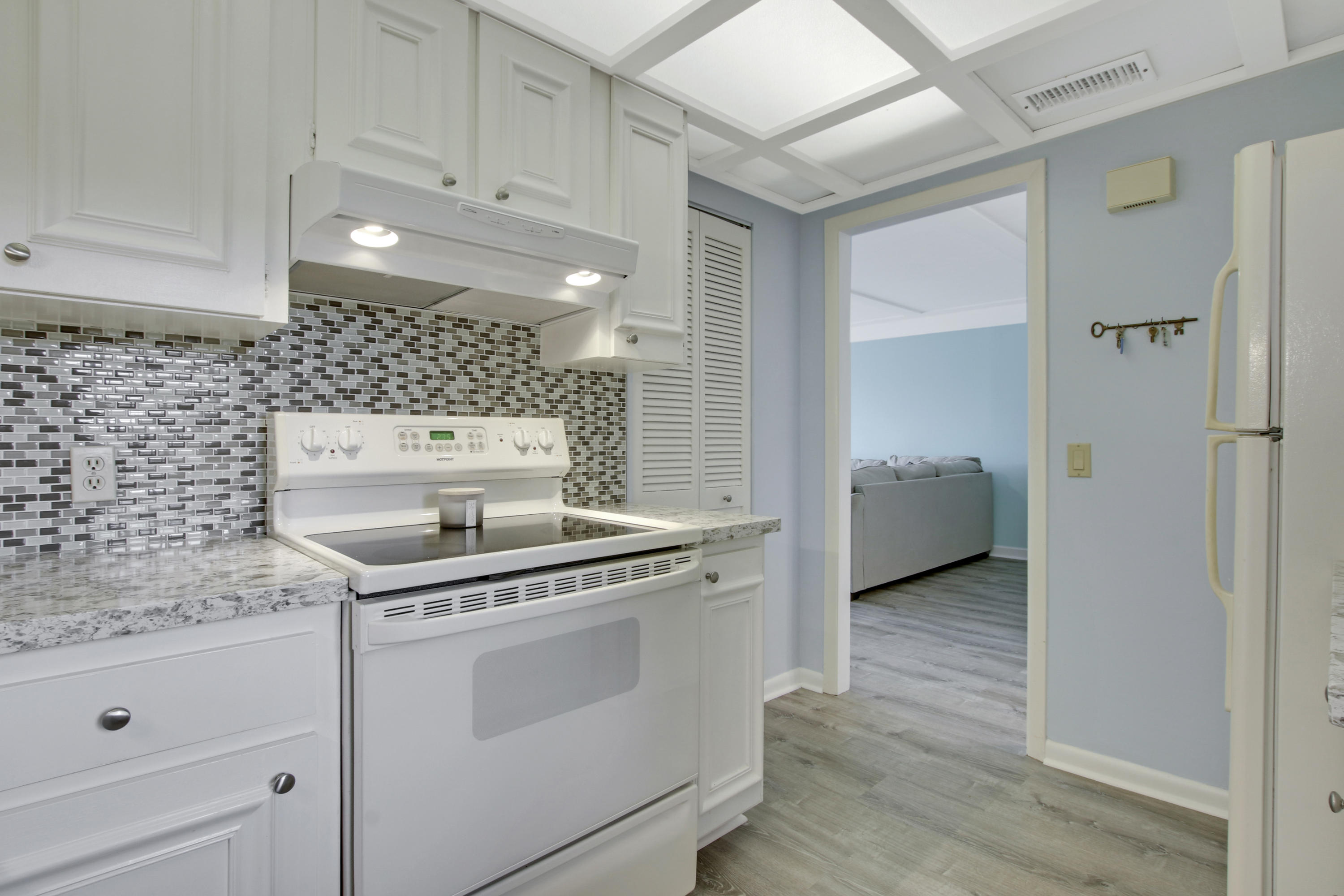 225 South Beach Road, Unit 203 Tequesta, FL 33469 - Photo 10 of 28 Kitchen (2)