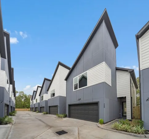 $2,275 | 24A Bucan Street, Unit C, Houston, TX 77076