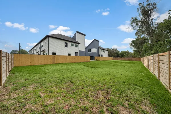 $2,275 | 24A Bucan Street, Unit C, Houston, TX 77076