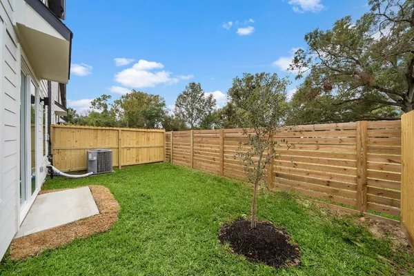 $2,275 | 24A Bucan Street, Unit C, Houston, TX 77076