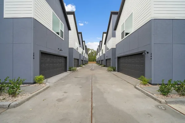 $2,275 | 24A Bucan Street, Unit C, Houston, TX 77076