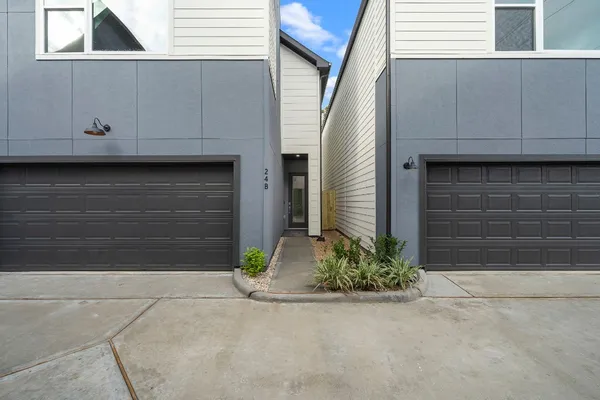 $2,275 | 24A Bucan Street, Unit C, Houston, TX 77076