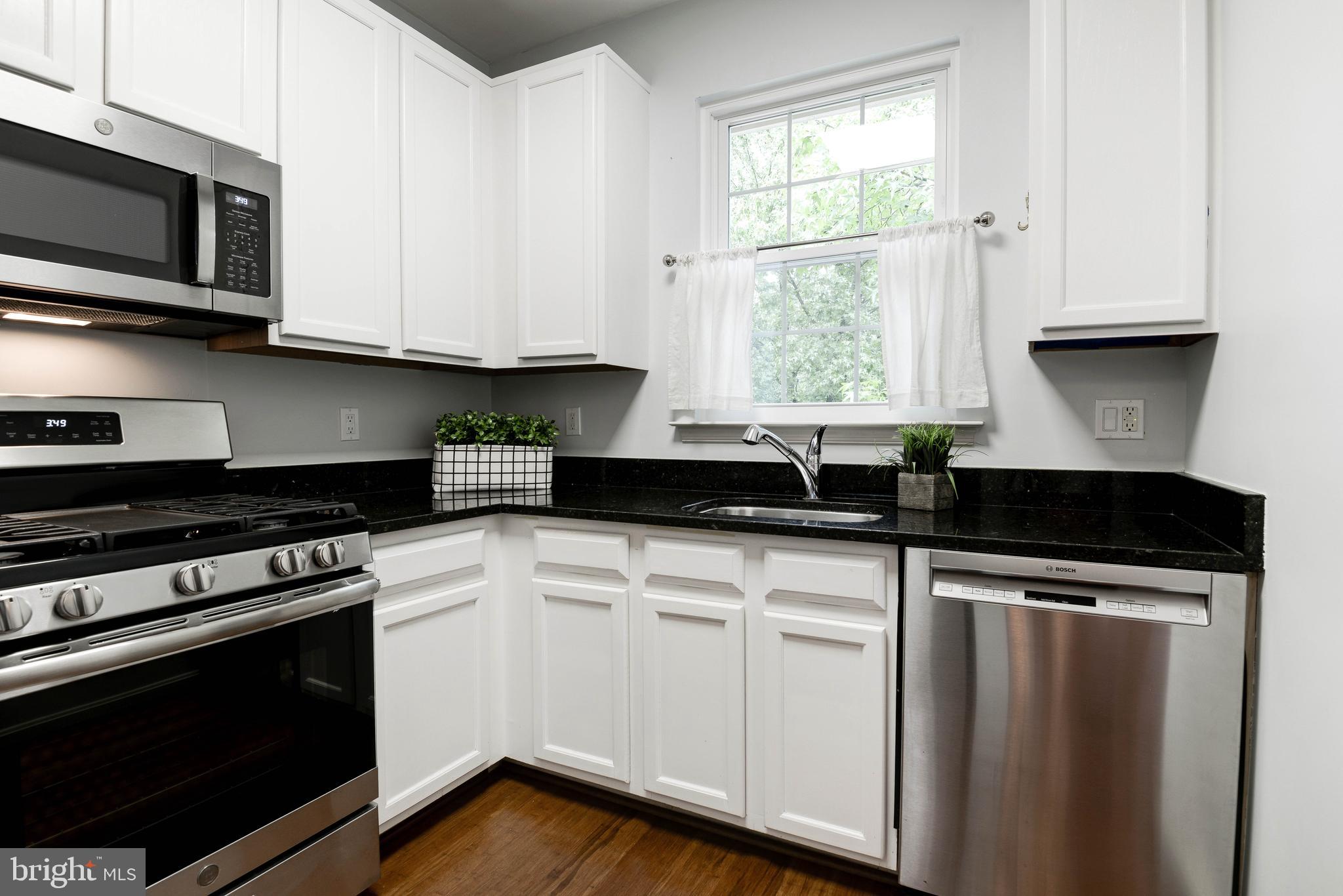 11406 Windleaf Court, Unit 14 Reston, VA 20194 - Photo 14 of 36 Newer Bosch Dishwasher