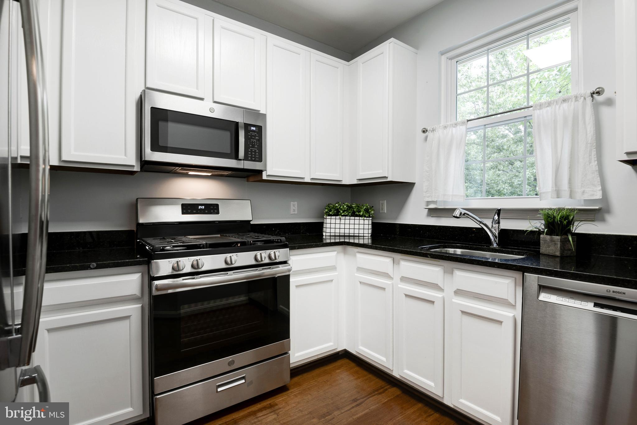 11406 Windleaf Court, Unit 14 Reston, VA 20194 - Photo 15 of 36 New Microwave