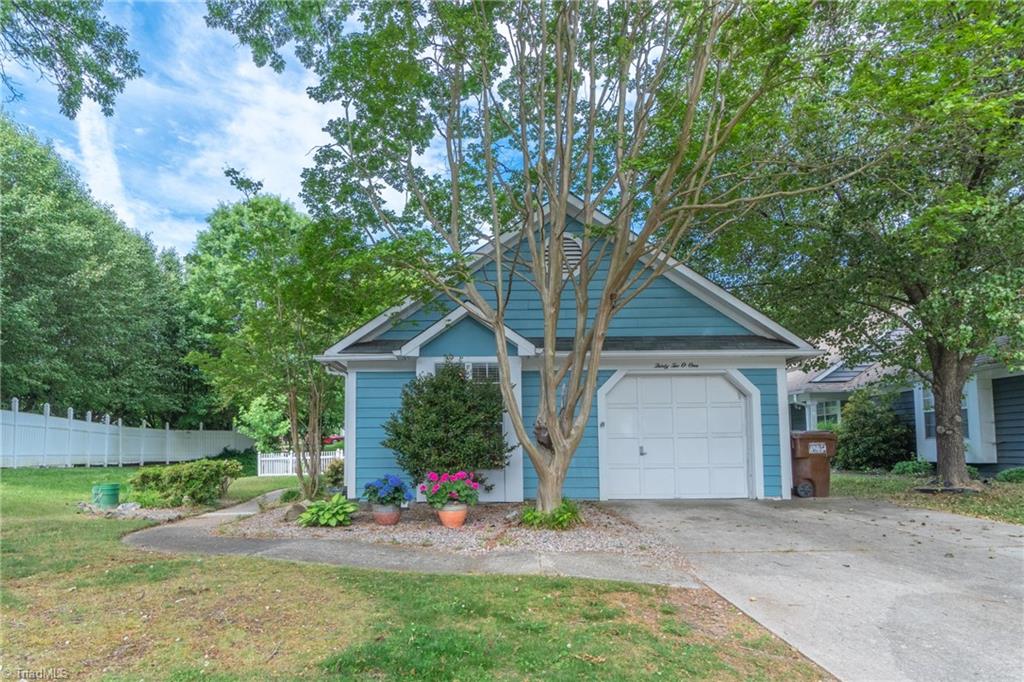 3201 Pipers Way High Point, NC 27265 - Photo 1 of 21
