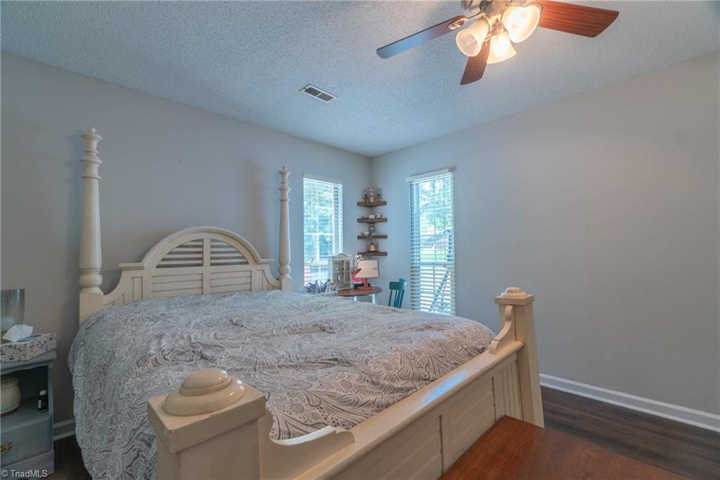 3201 Pipers Way High Point, NC 27265 - Photo 12 of 21