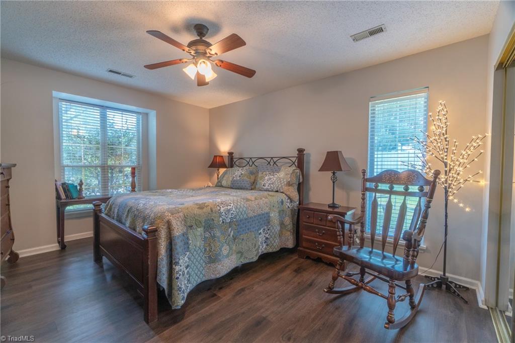 3201 Pipers Way High Point, NC 27265 - Photo 15 of 21