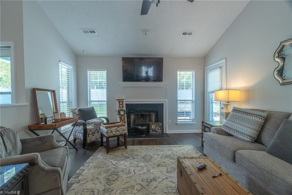 3201 Pipers Way High Point, NC 27265 - Photo 3 of 21