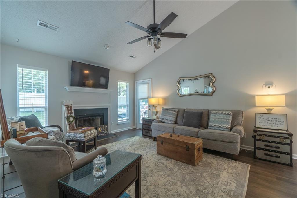 3201 Pipers Way High Point, NC 27265 - Photo 4 of 21