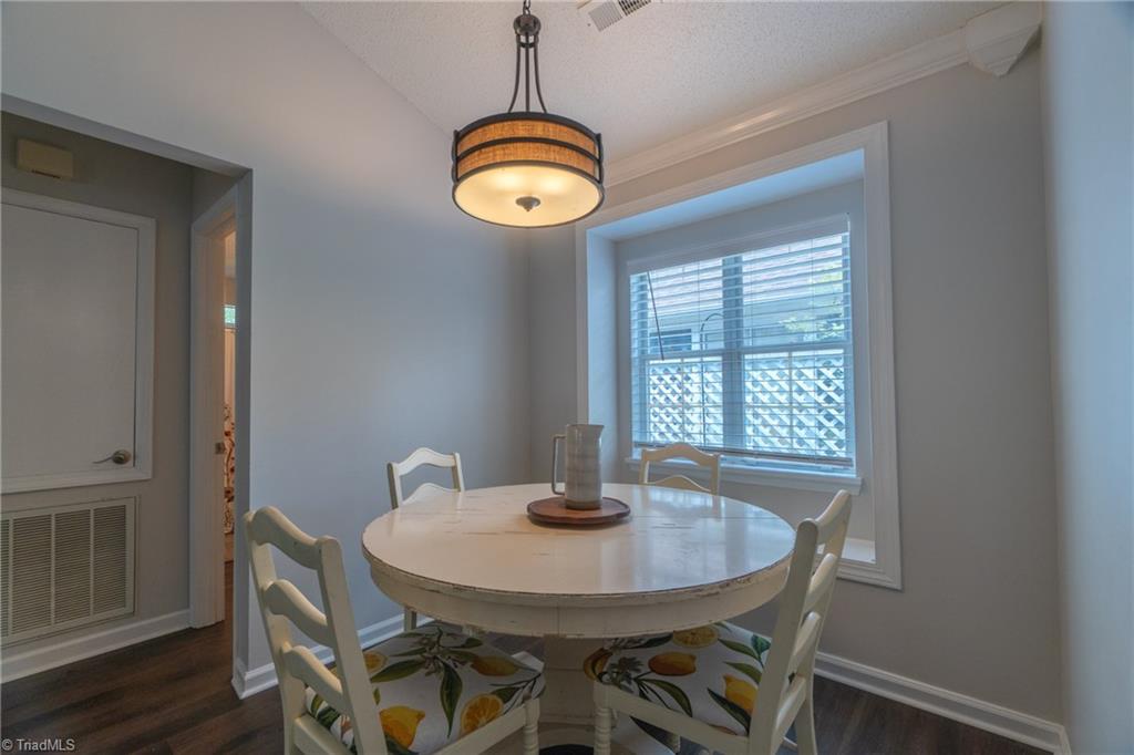 3201 Pipers Way High Point, NC 27265 - Photo 9 of 21