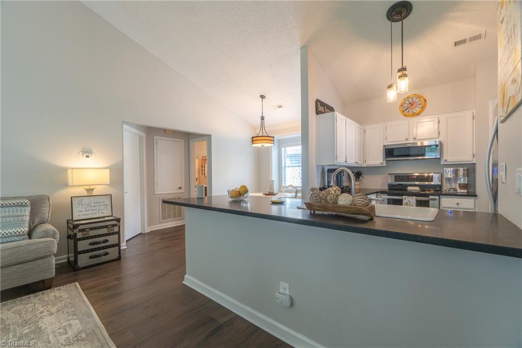 3201 Pipers Way High Point, NC 27265 - Photo 10 of 21