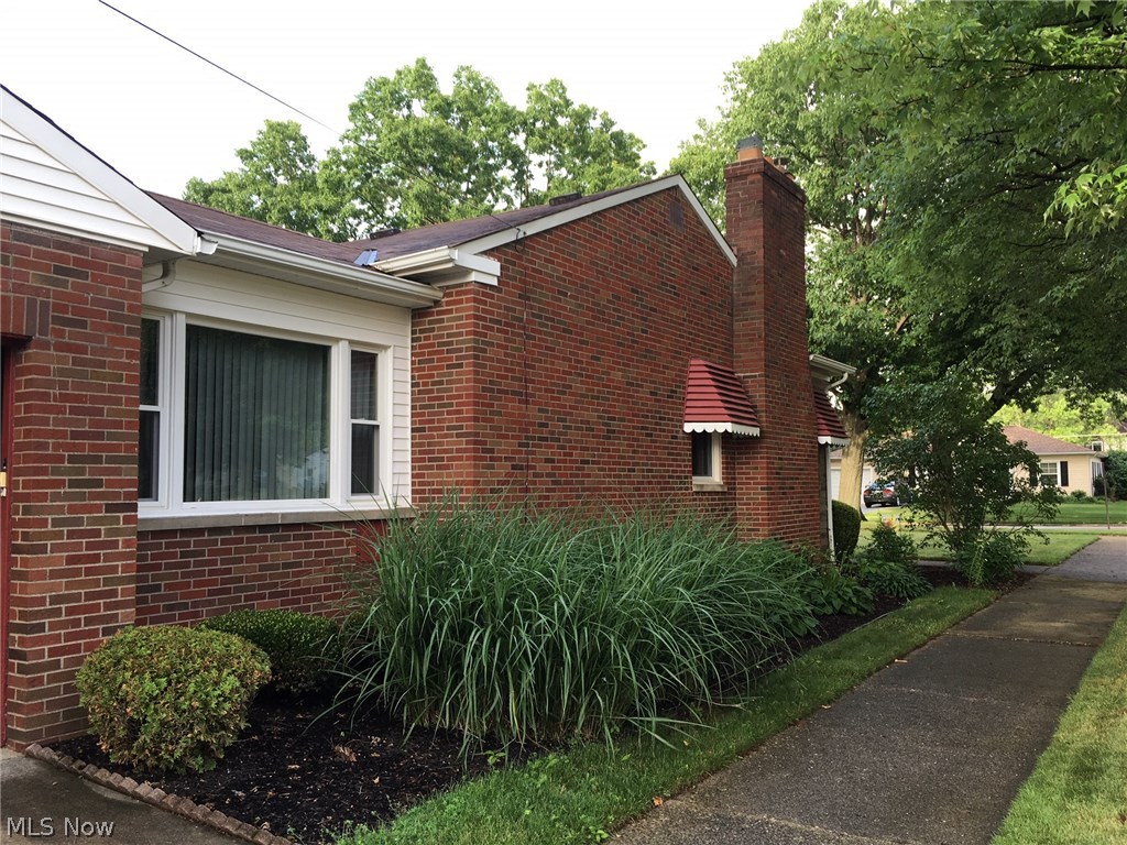 6788 Oakwood Road Parma Heights, OH 44130 - Photo 3 of 33