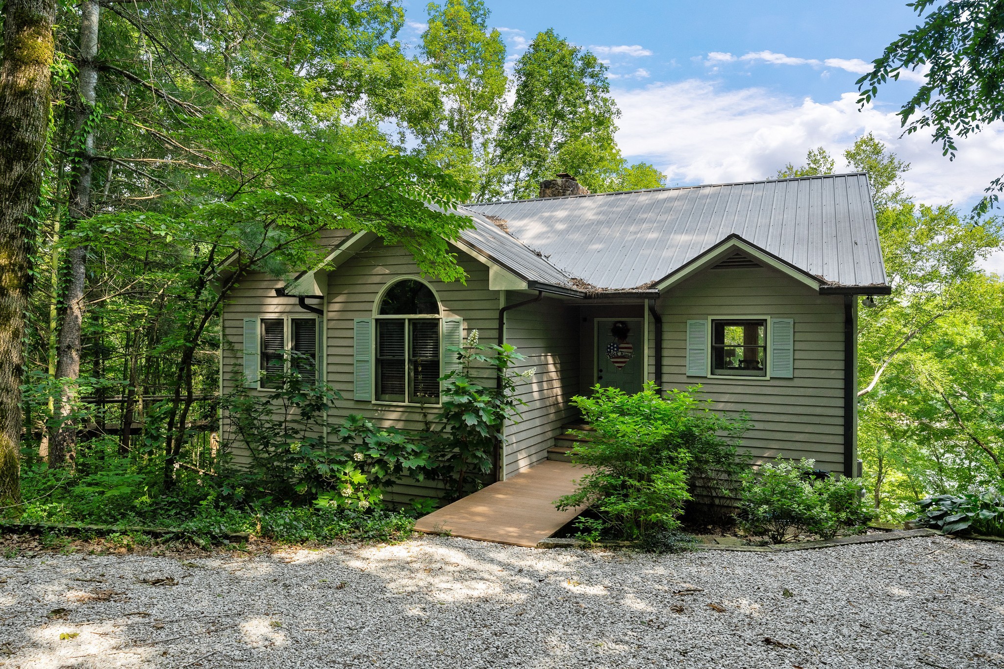 a view of a yard in front of house