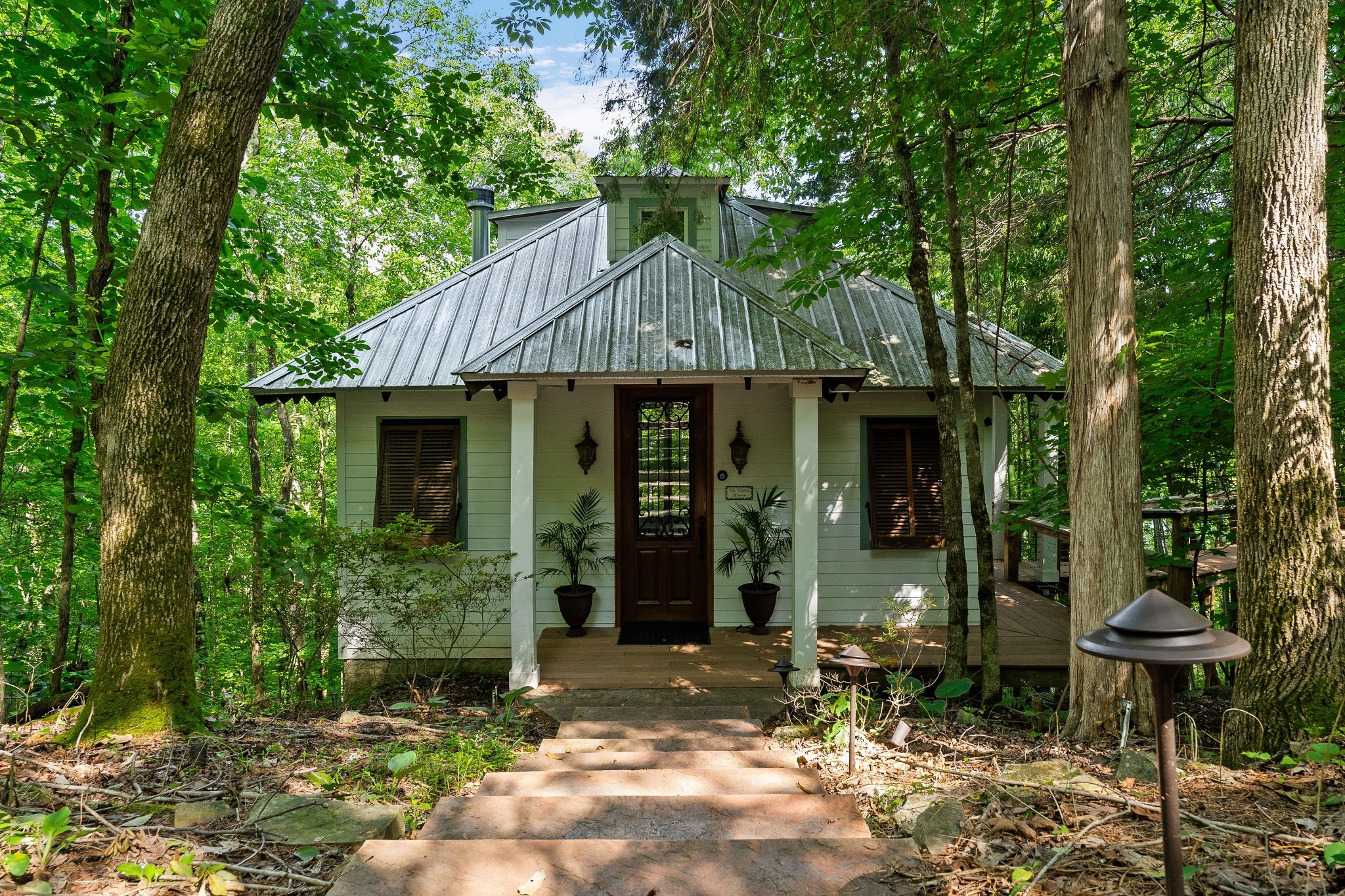 2541 Sparkman Town Road Doyle, TN 38559 - Photo 44 of 72 a view of a barn with a table and chairs under an umbrella
