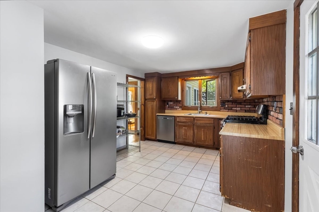 61 Como Road Boston, MA 02136 - Photo 14 of 29