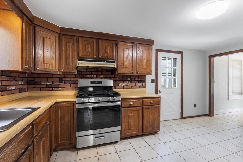 61 Como Road Boston, MA 02136 - Photo 15 of 29