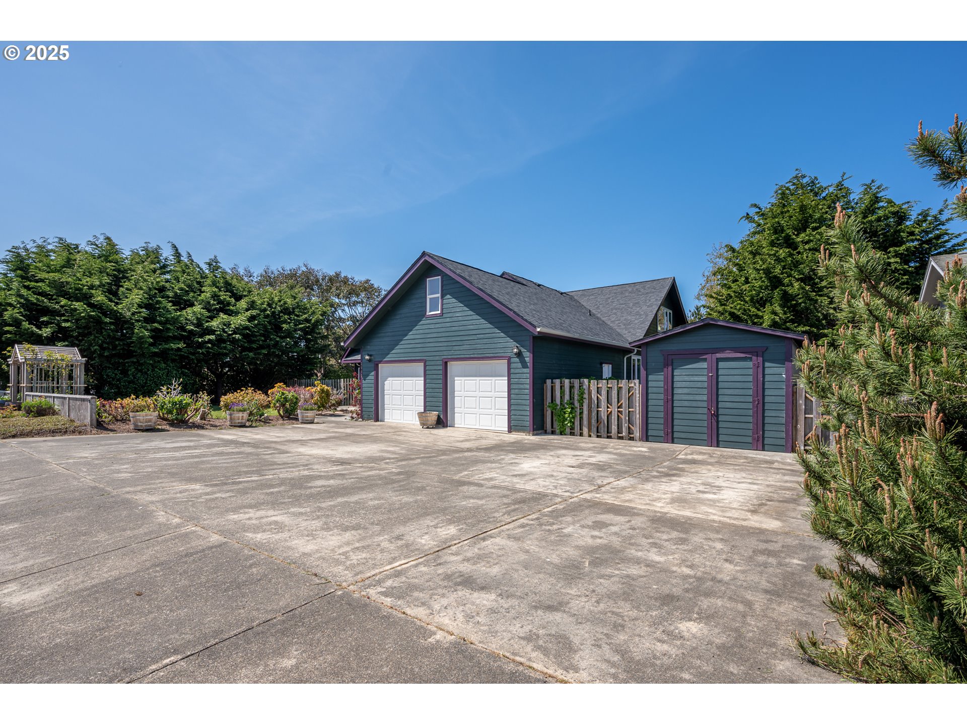 2992 Ruby Court Bandon, OR 97411 - Photo 4 of 47