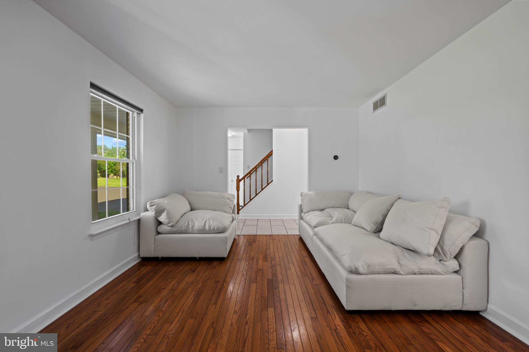 13054 Tarragon Road Reisterstown, MD 21136 - Photo 10 of 68 Living room