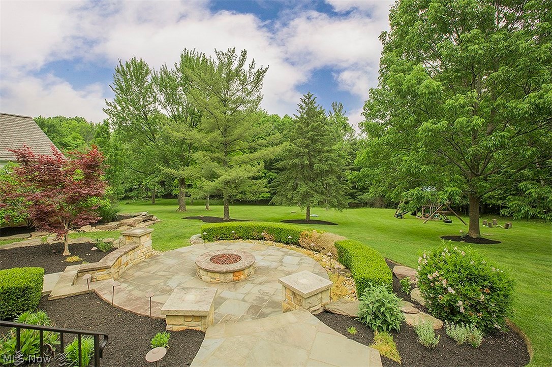 33325 Woodleigh Road Cleveland, OH 44124 - Photo 6 of 35 This setting is like no other. Truly spectacular.