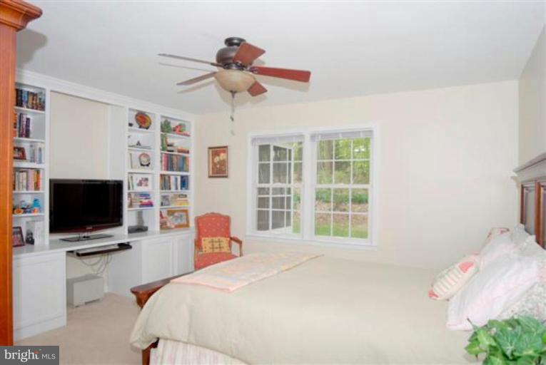 1814 Batten Hollow Road Vienna, VA 22182 - Photo 4 of 15 Bedroom #4