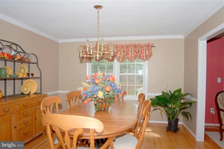 1814 Batten Hollow Road Vienna, VA 22182 - Photo 5 of 15 Dining Room