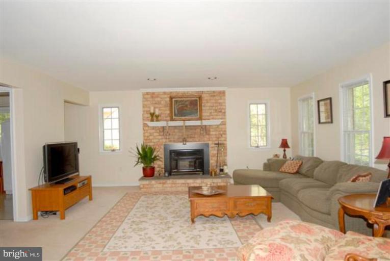 1814 Batten Hollow Road Vienna, VA 22182 - Photo 6 of 15 Family Room