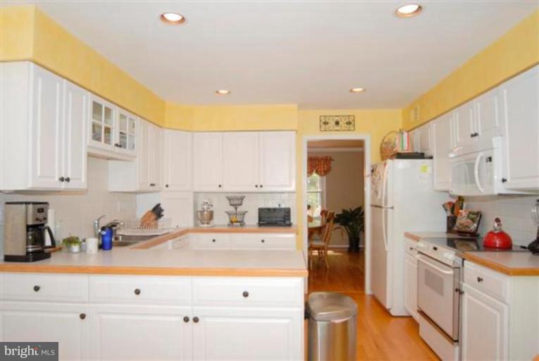 1814 Batten Hollow Road Vienna, VA 22182 - Photo 7 of 15 Kitchen