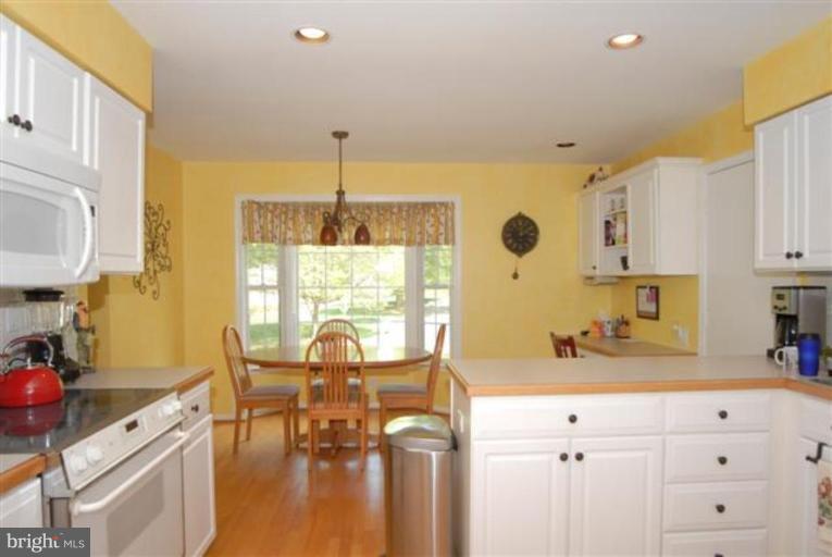 1814 Batten Hollow Road Vienna, VA 22182 - Photo 8 of 15 Kitchen #2