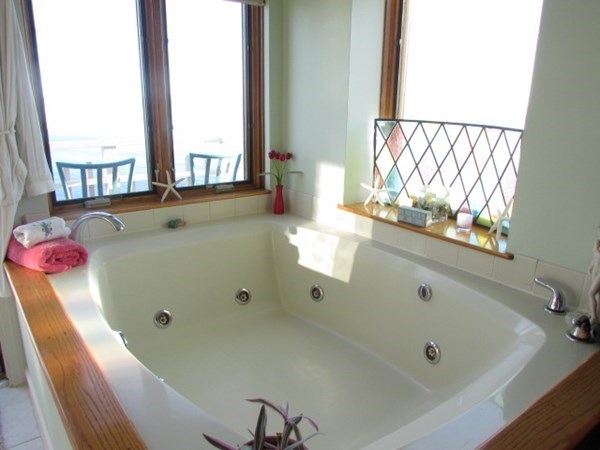 59 Oceanside Drive, Unit 59 Hull, MA 02045 - Photo 18 of 29 a bathroom with a tub and a window