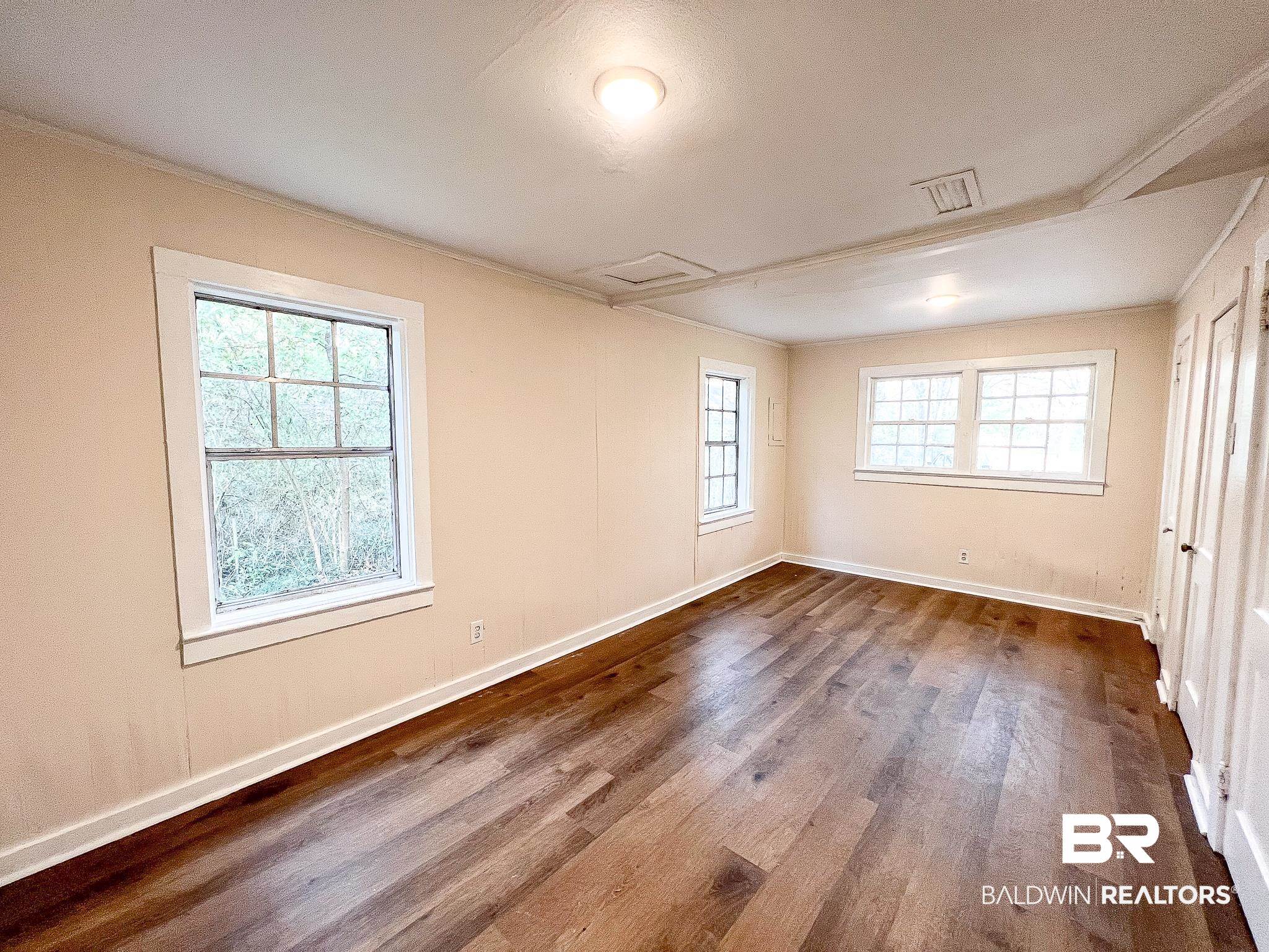 648 Elba Avenue Mobile, AL 36612 - Photo 5 of 36