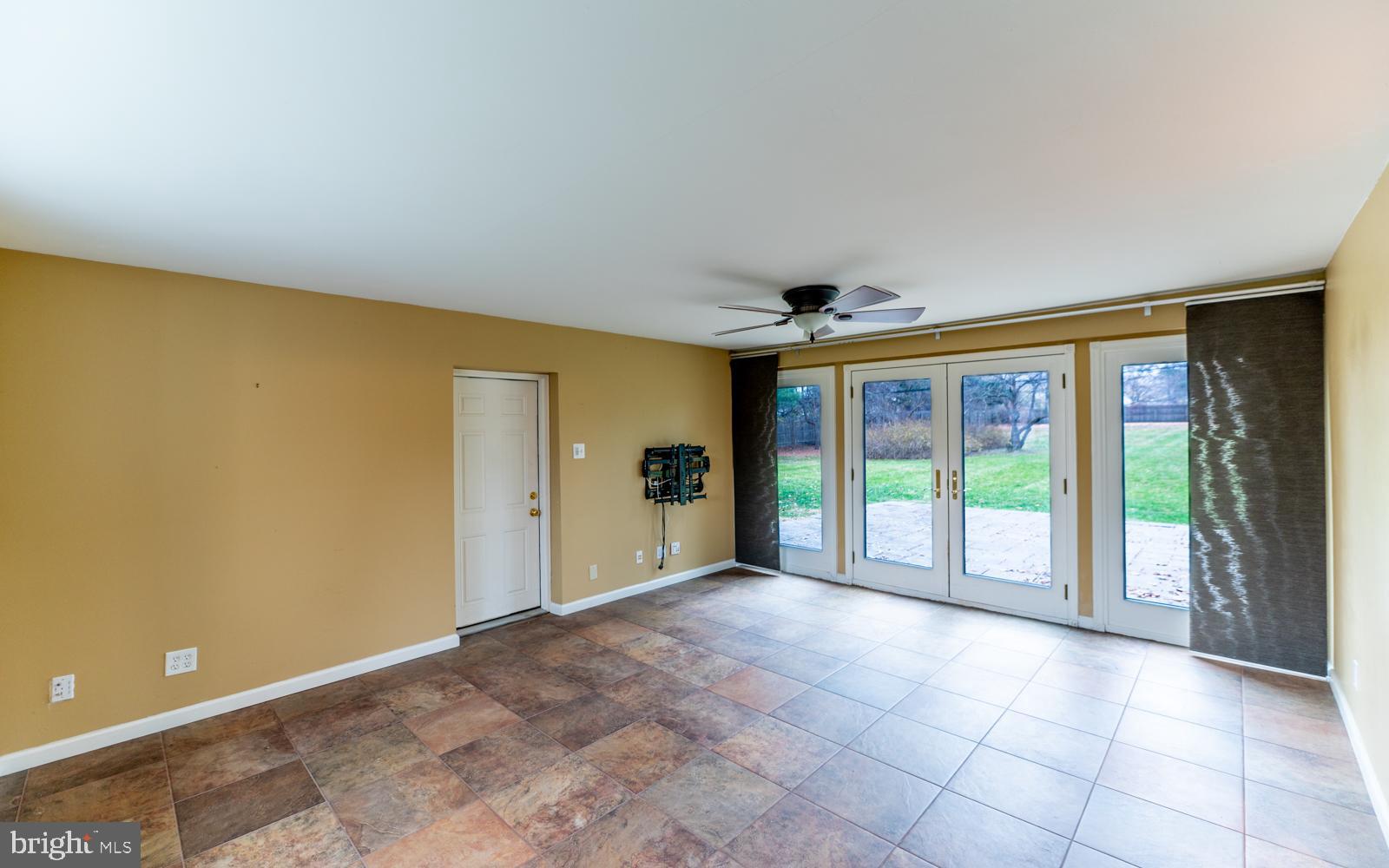 1122 Thomas Road Wayne, PA 19087 - Photo 15 of 31 Sun Filled Family Room with Fr Doors to Patio