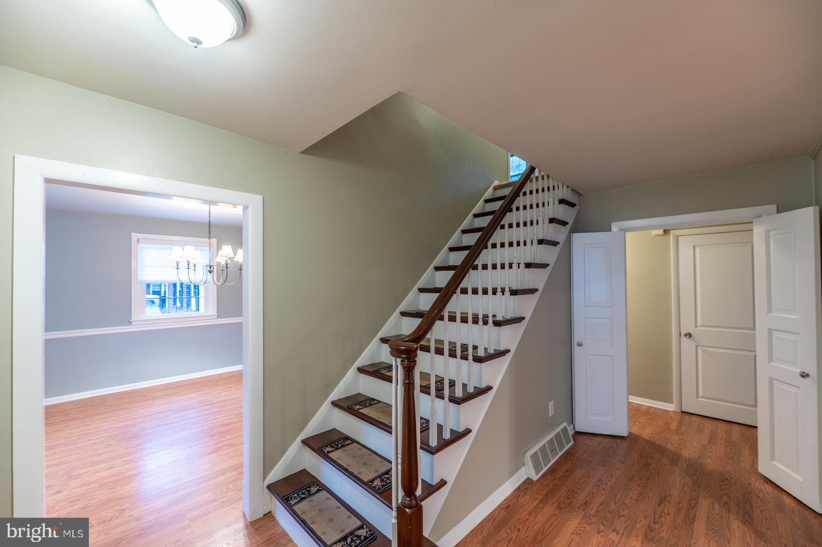 1122 Thomas Road Wayne, PA 19087 - Photo 2 of 31 Front Foyer
