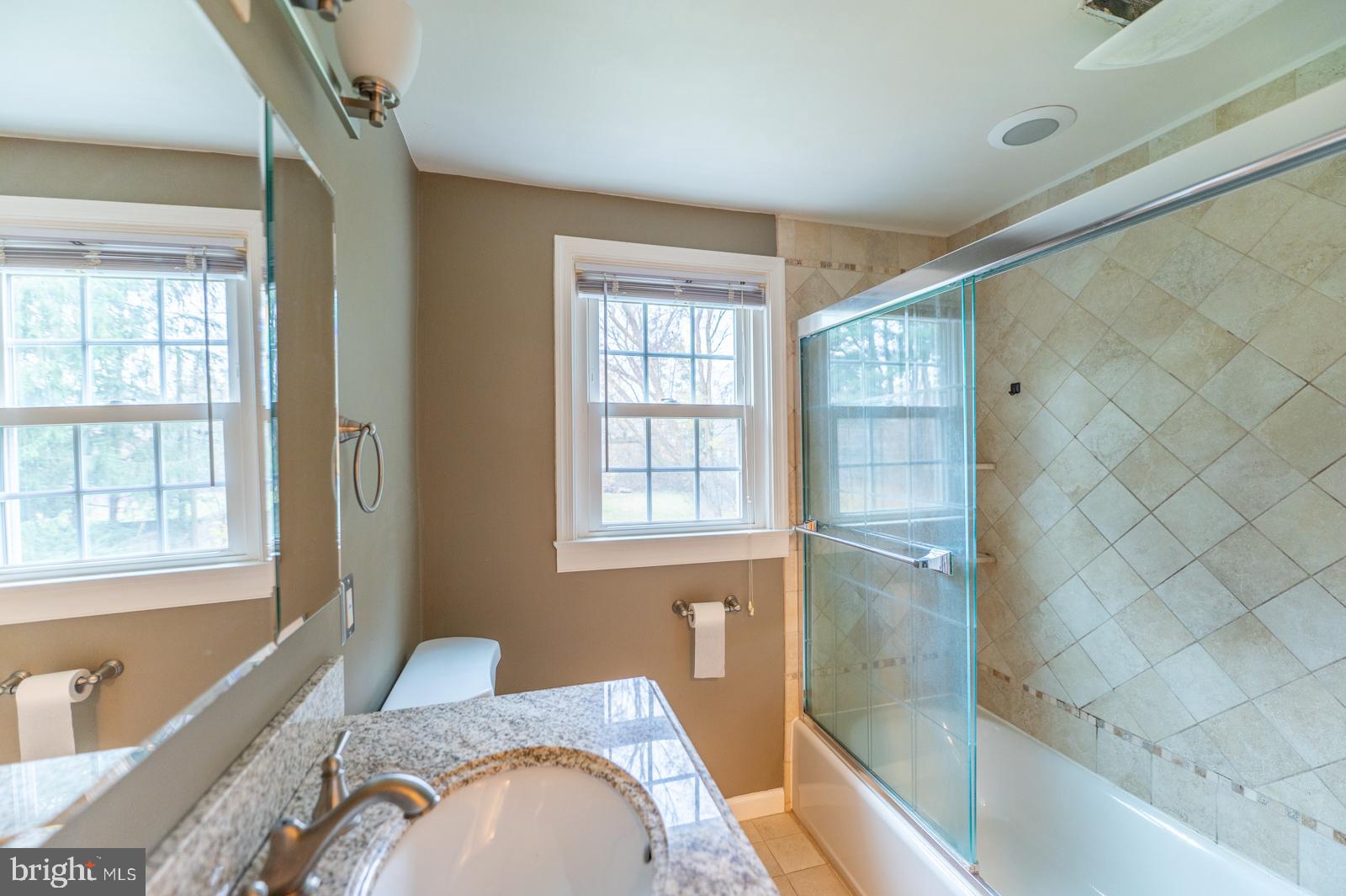 1122 Thomas Road Wayne, PA 19087 - Photo 26 of 31 Full Bath with Tub Shower