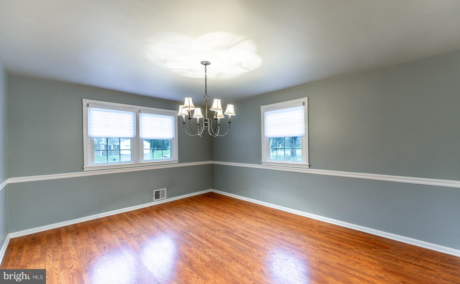 1122 Thomas Road Wayne, PA 19087 - Photo 6 of 31 Sun Filled Dining Room