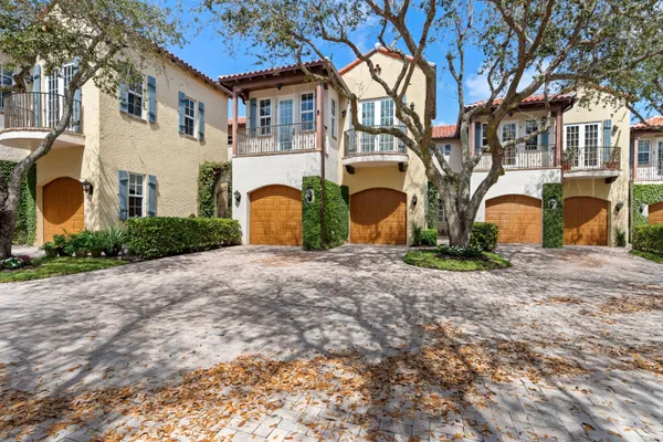 $2,685,000 | 1027 Coralina Lane, Delray Beach, FL 33483