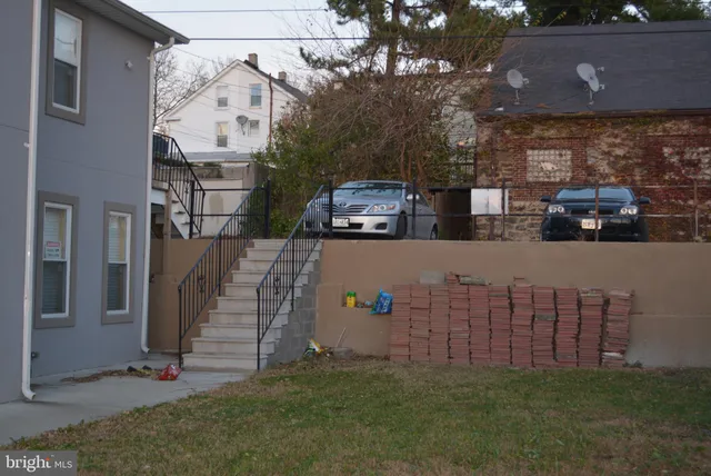 a view of a car park in front of house