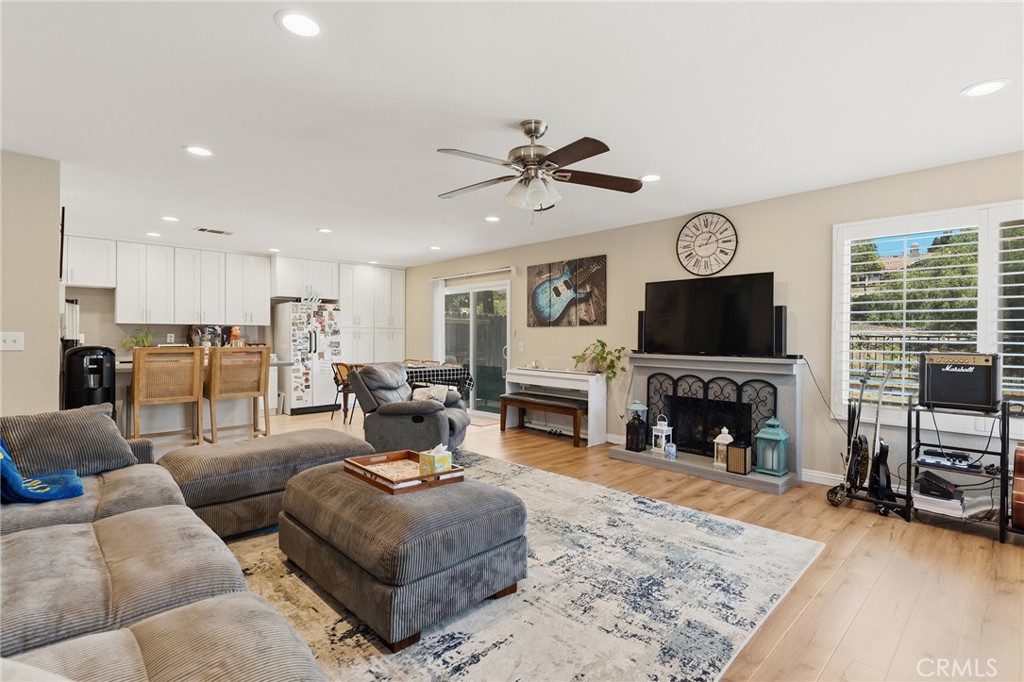 5259 Creekside Road Camarillo, CA 93012 - Photo 4 of 20