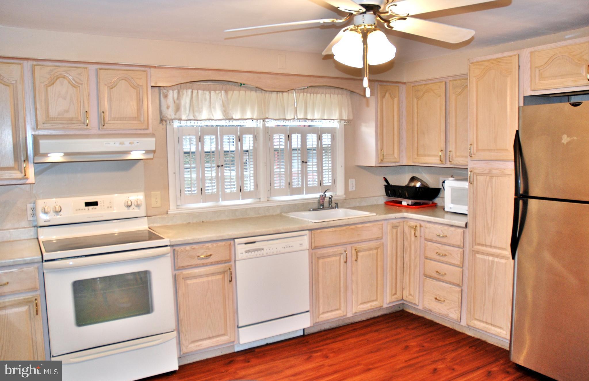 814 Providence Road Baltimore, MD 21286 - Photo 3 of 30 Kitchen