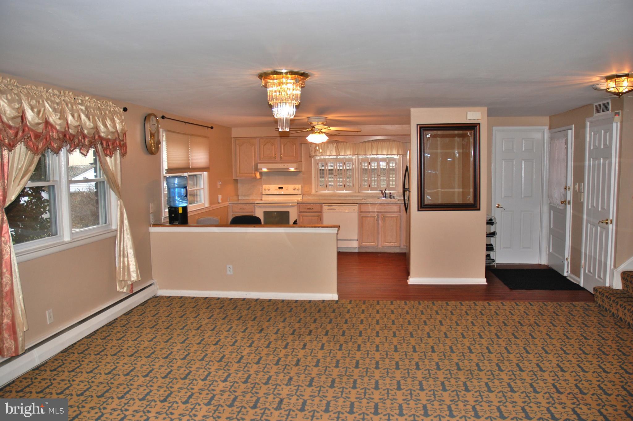 814 Providence Road Baltimore, MD 21286 - Photo 5 of 30 Kitchen & dining room combo