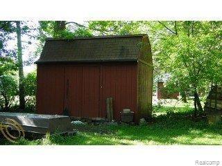 2730 Walbridge Drive Rochester, MI 48307 - Photo 14 of 19 Storage Shed