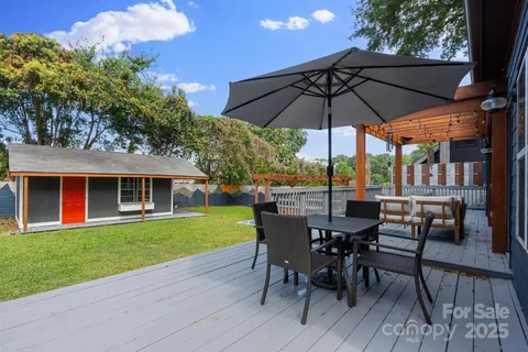 a black and white photo of a picture