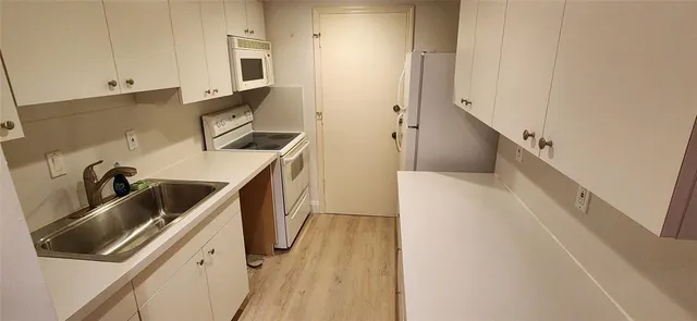 $1,750 | 2190 Northeast 68th Street, Unit 526, Fort Lauderdale, FL 33308