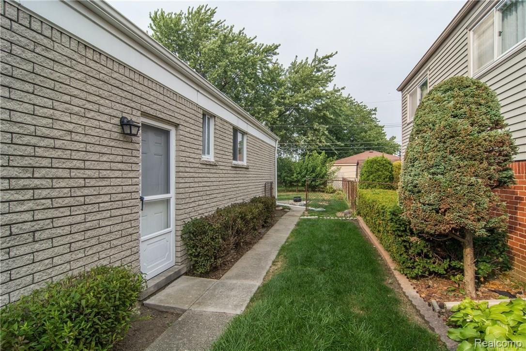 14243 Cranbrook Road Sterling Heights, MI 48312 - Photo 37 of 46 _DSC7934.jpg