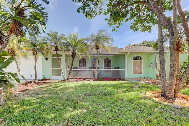 a view of front of house with a yard