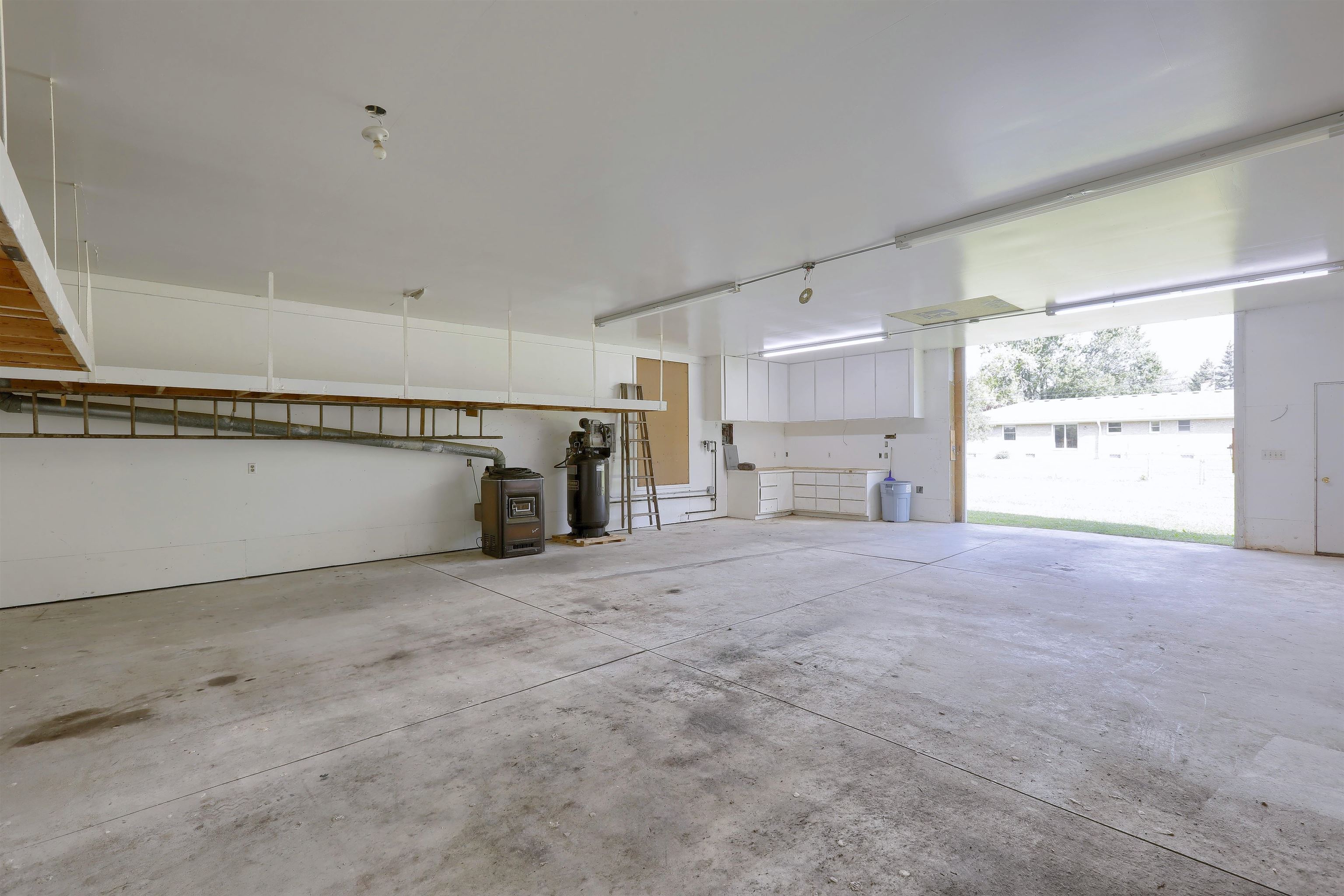 2734 East Wattles Road Troy, MI 48083 - Photo 42 of 44