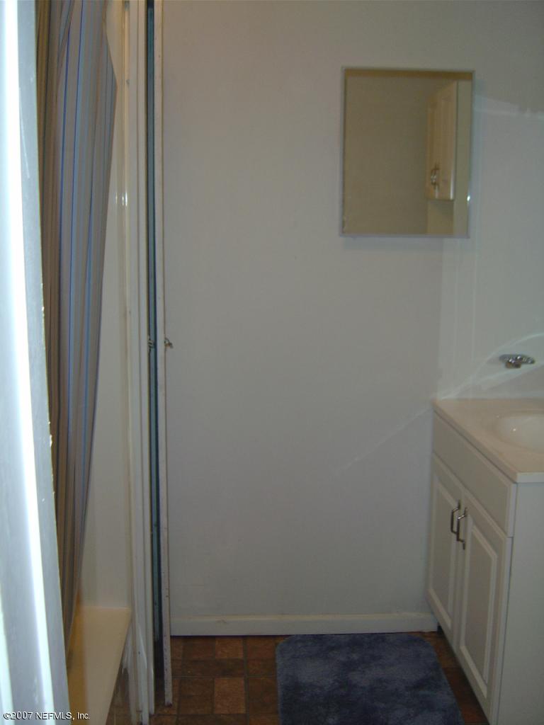 607 Alton Road Starke, FL 32091 - Photo 8 of 11 Bathroom